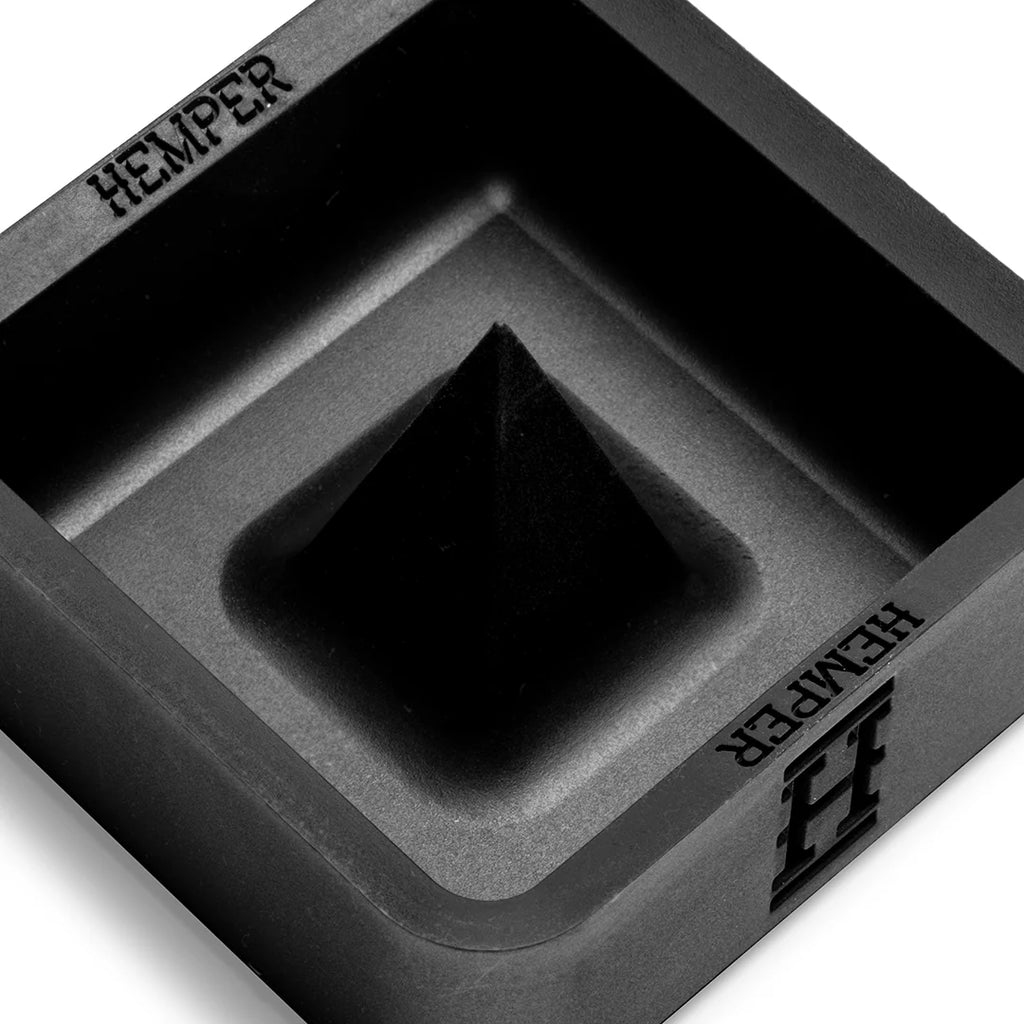 - Caché De-Bowling Ashtray Black